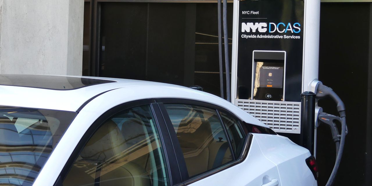 New York City to Install First Curbside Electric-Vehicle Charging Station