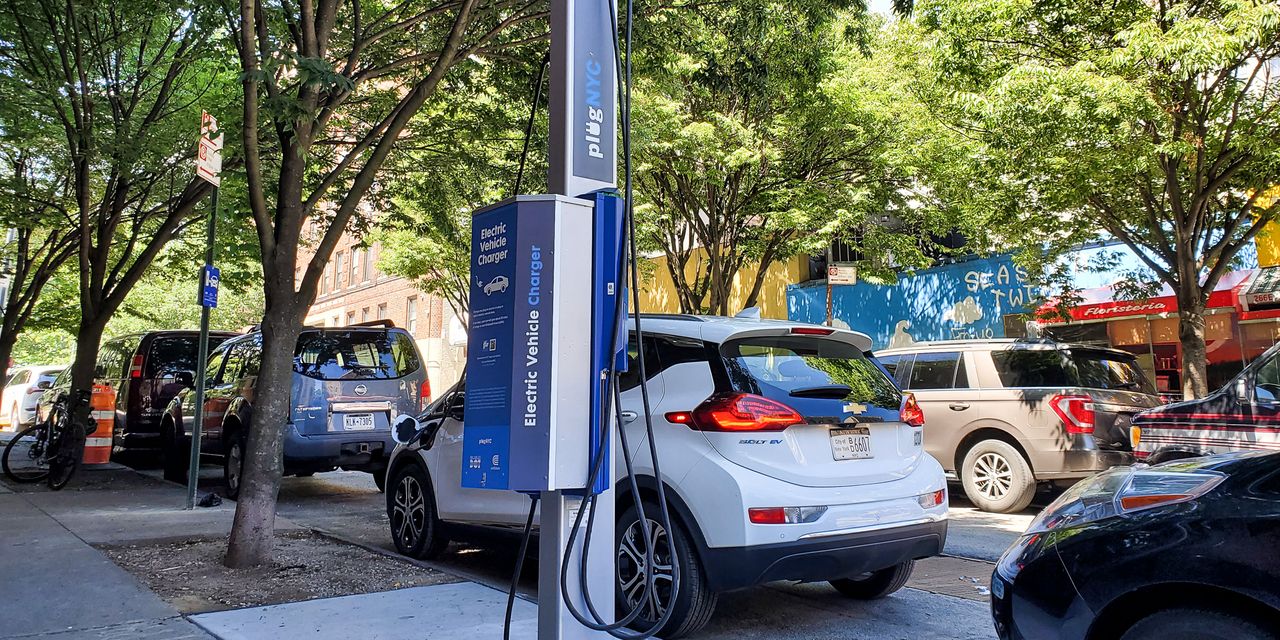 New York City Installs First Curbside Electric-Vehicle Charging Station