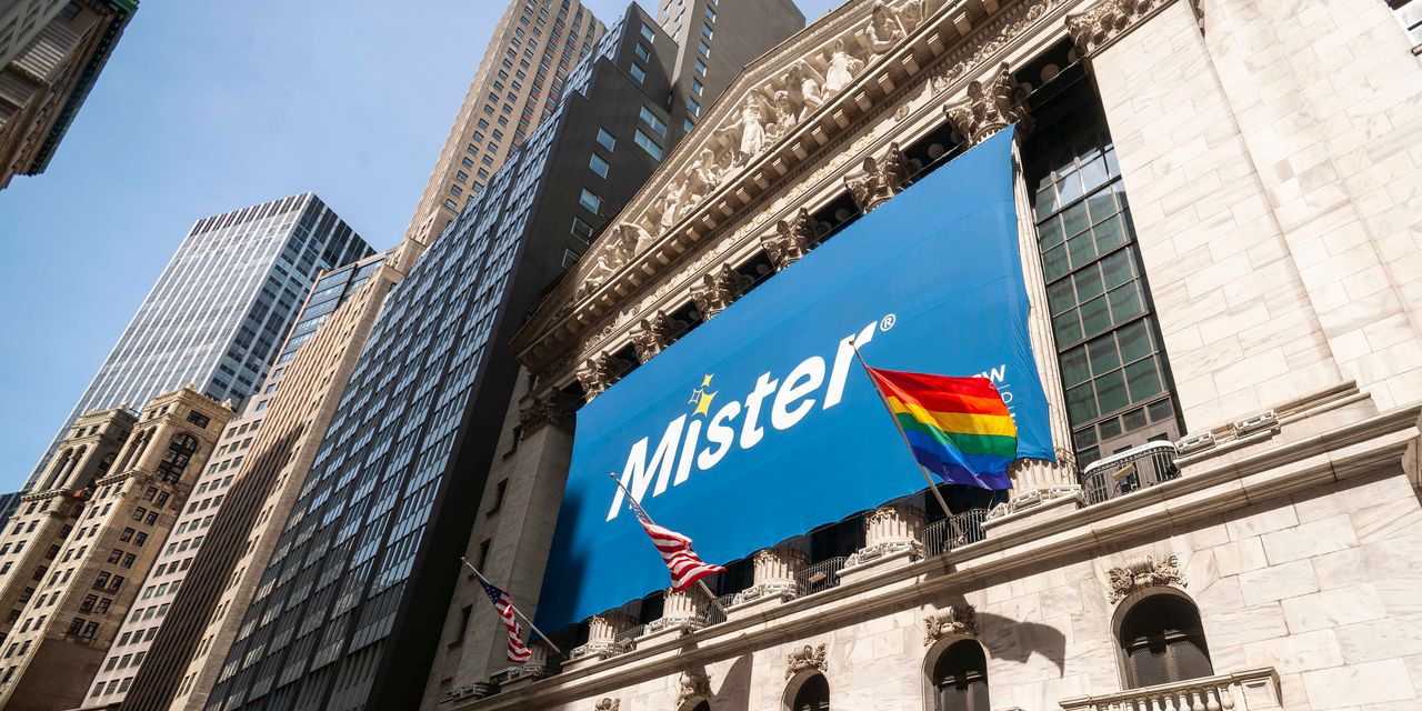 U.S. Stock Futures Edge Up to Start the Week