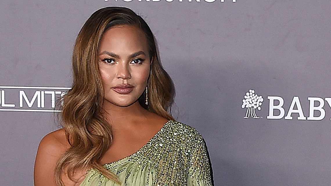 Chrissy Teigen issues apology for awful tweets she’s ashamed of