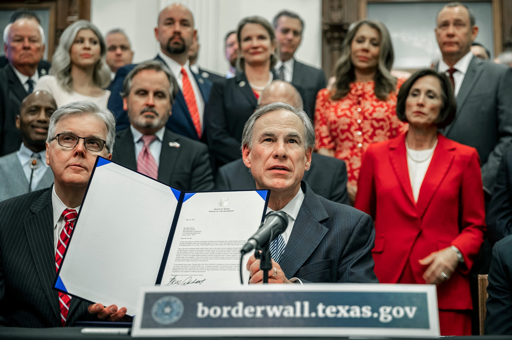 Texas Governor Abbott Leads GOP Push for Trump-Style Border Measures | Voice of America