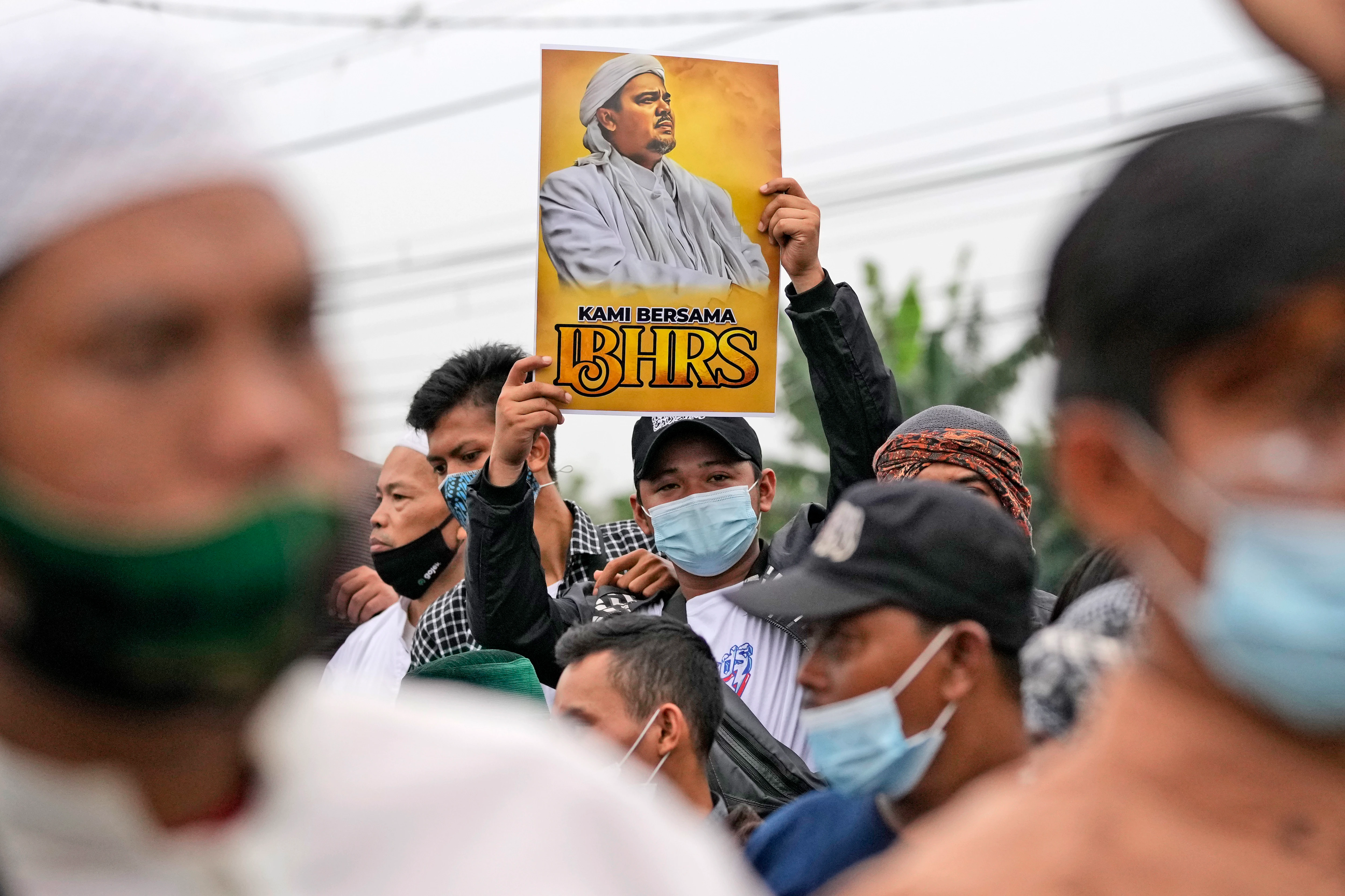 Indonesia Jails Cleric for 4 Years Over Spread of False COVID-19 Information | Voice of America