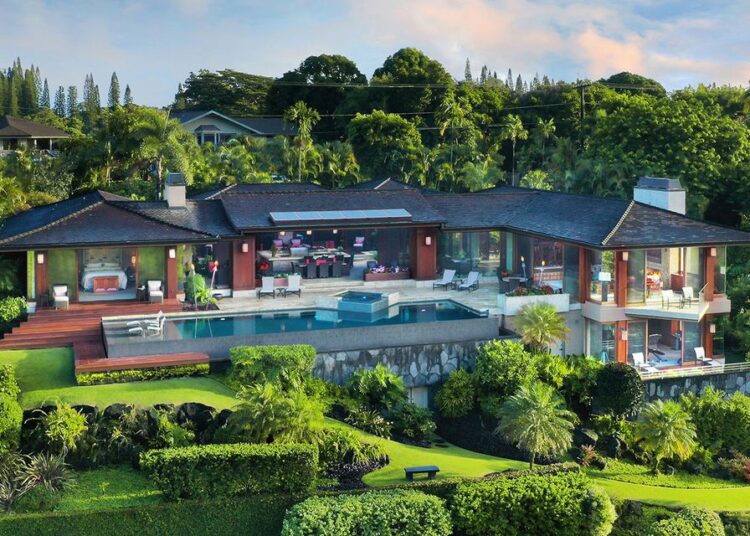 Carlos Santana Spends 20.5 Million on Hawaii Vacation Home Newslebrity