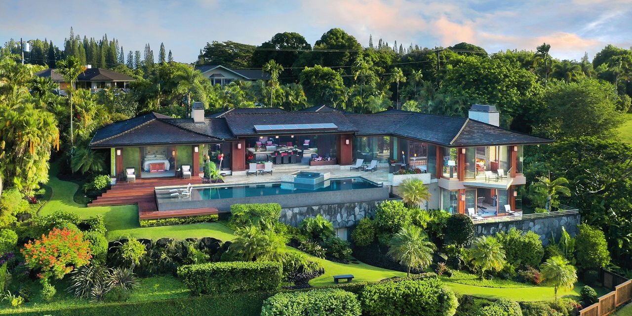 Carlos Santana Spends .5 Million on Hawaii Vacation Home