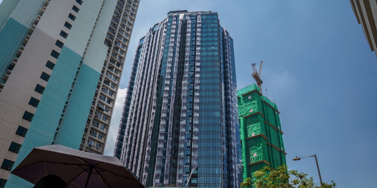 Chinese Property Titan Teeters as Investor Confidence Fades