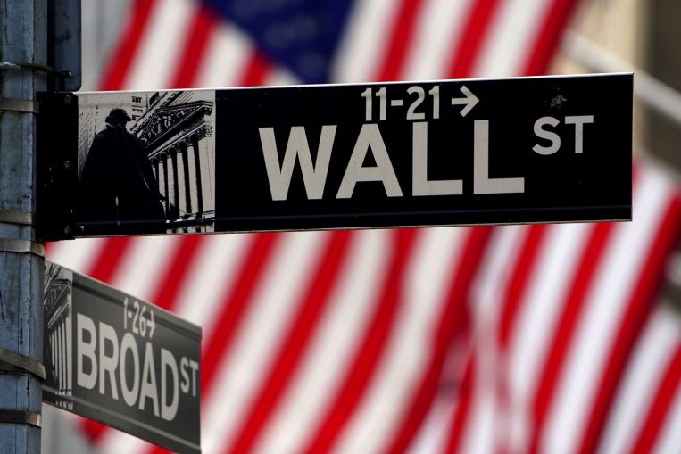 US stocks tumble on growth worries, Companies & Markets News & Top Stories