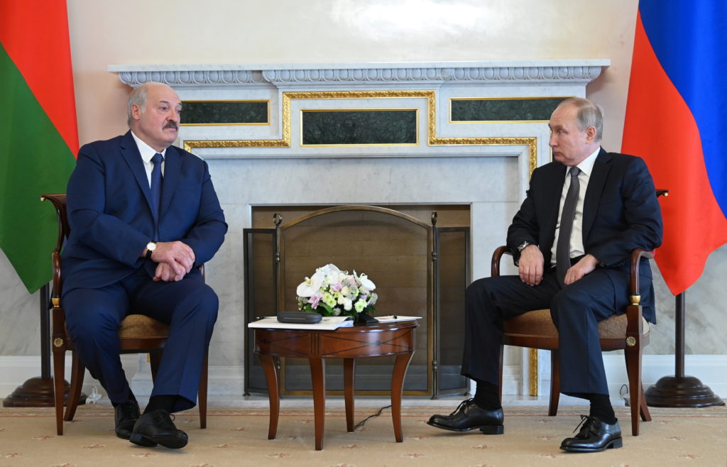 Putin hosts leader of Belarus for talks on closer ties