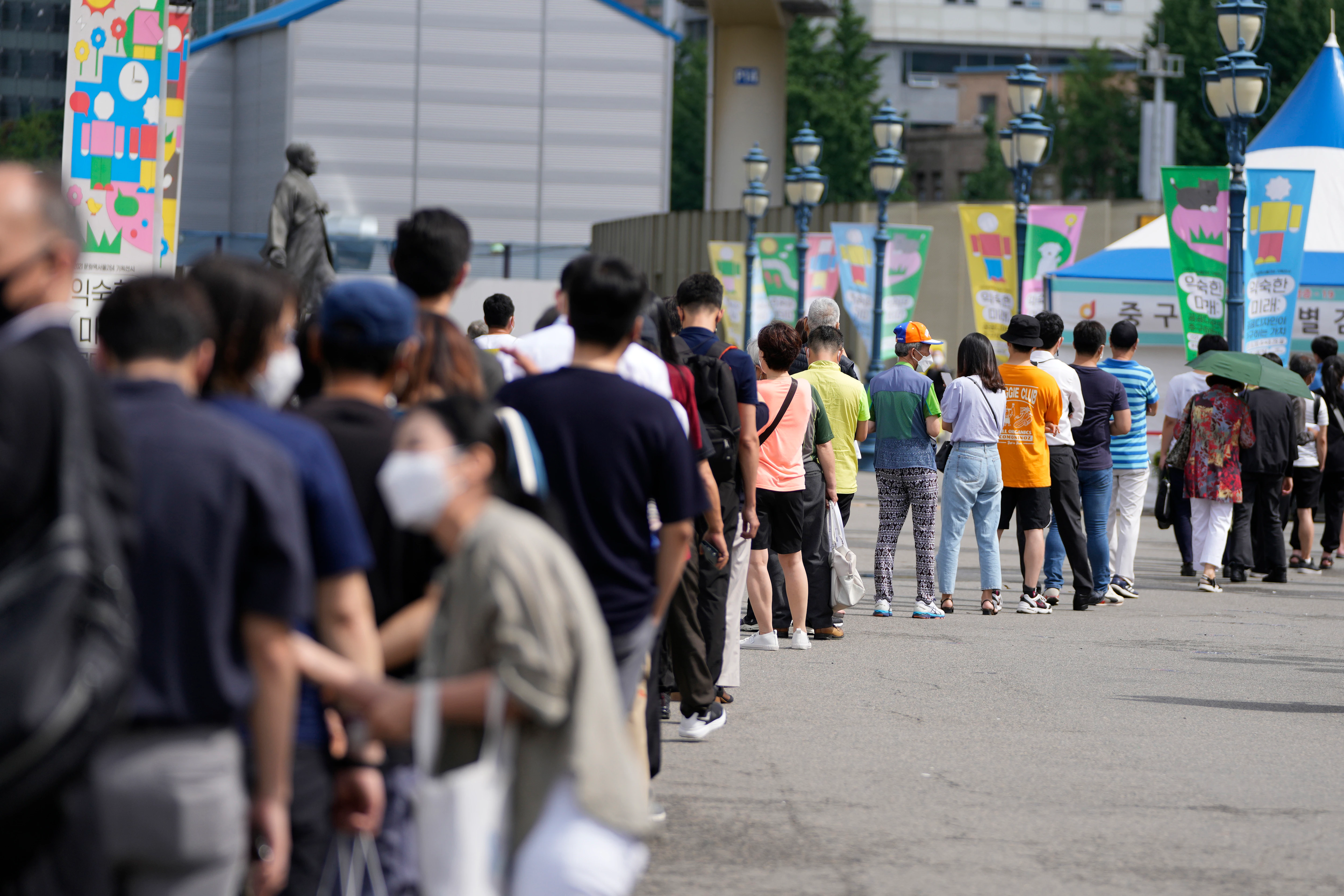 South Korea on Verge of Major Lockdown, Amid Infection Spikes | Voice of America