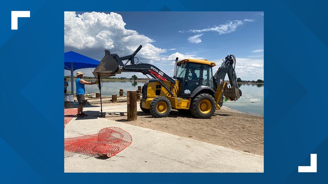 Toxic algae closes Windsor Lake