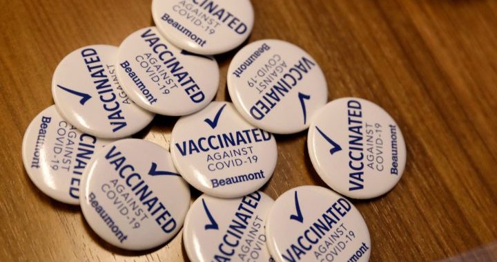 Pins, stickers, T-shirts: Is there value in wearing your COVID-19 vaccine status? – National