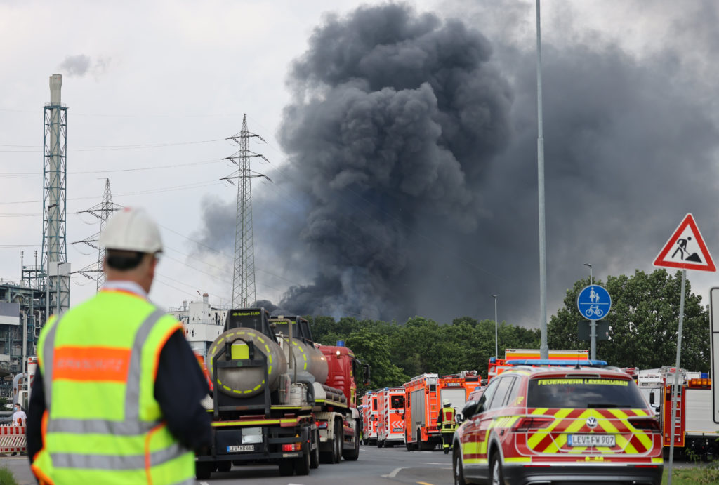 1 person dead, 4 still missing in German chemical explosion