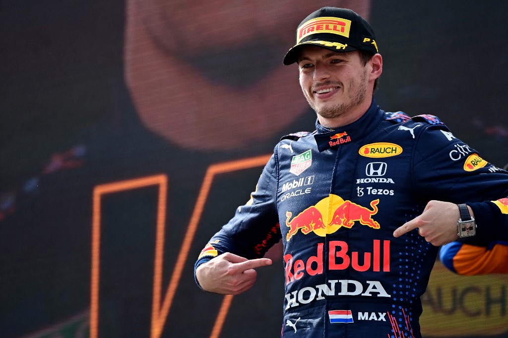 Verstappen wins in Austria, pulls clear of Hamilton in title race