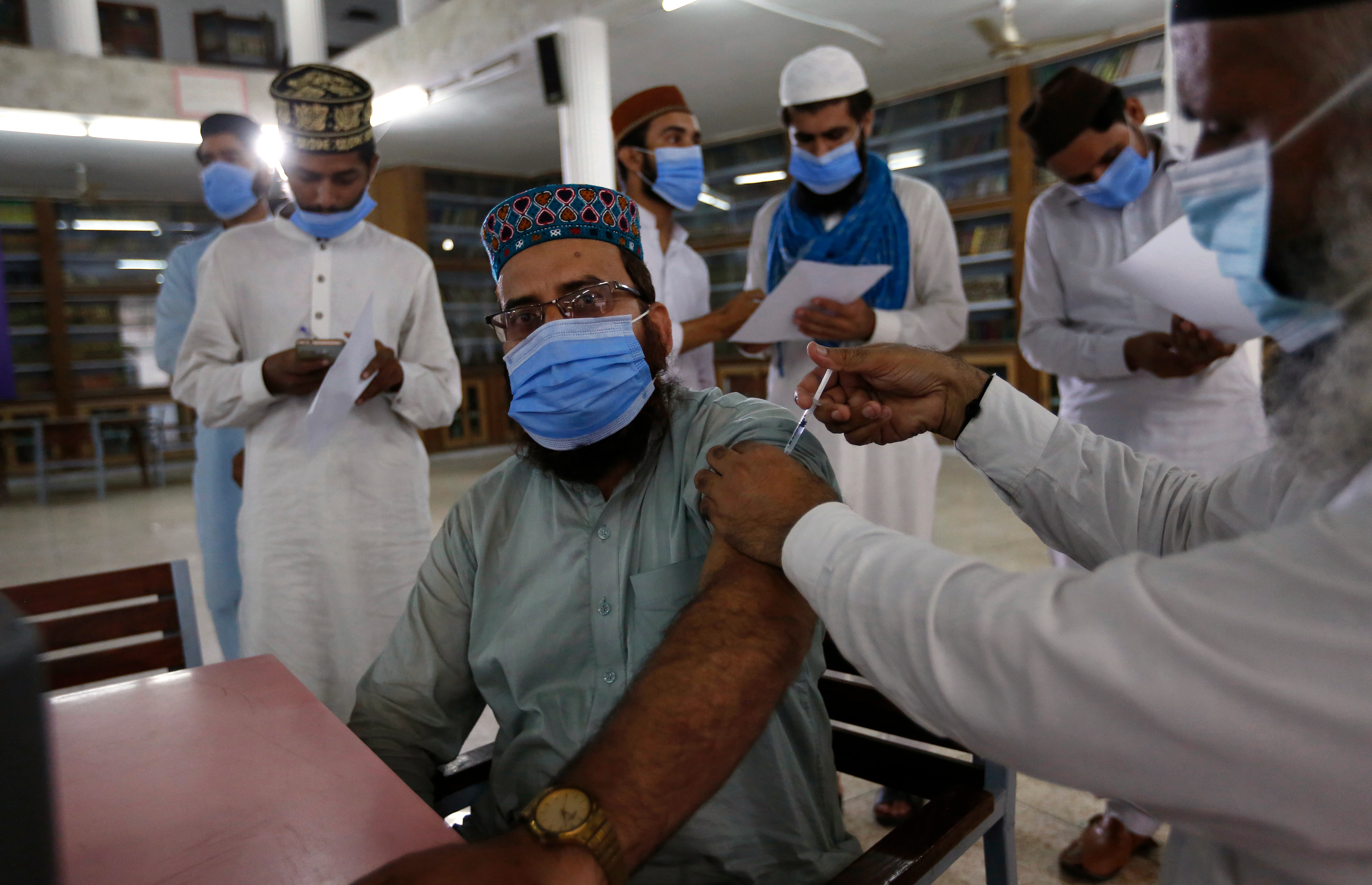 US Ships Moderna Vaccine to Pakistan Amid Delta Variant Surge | Voice of America
