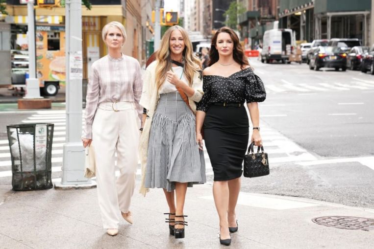 Sarah Jessica Parker and Cynthia Nixon sport silver hair in Sex And The City reboot, Entertainment News & Top Stories