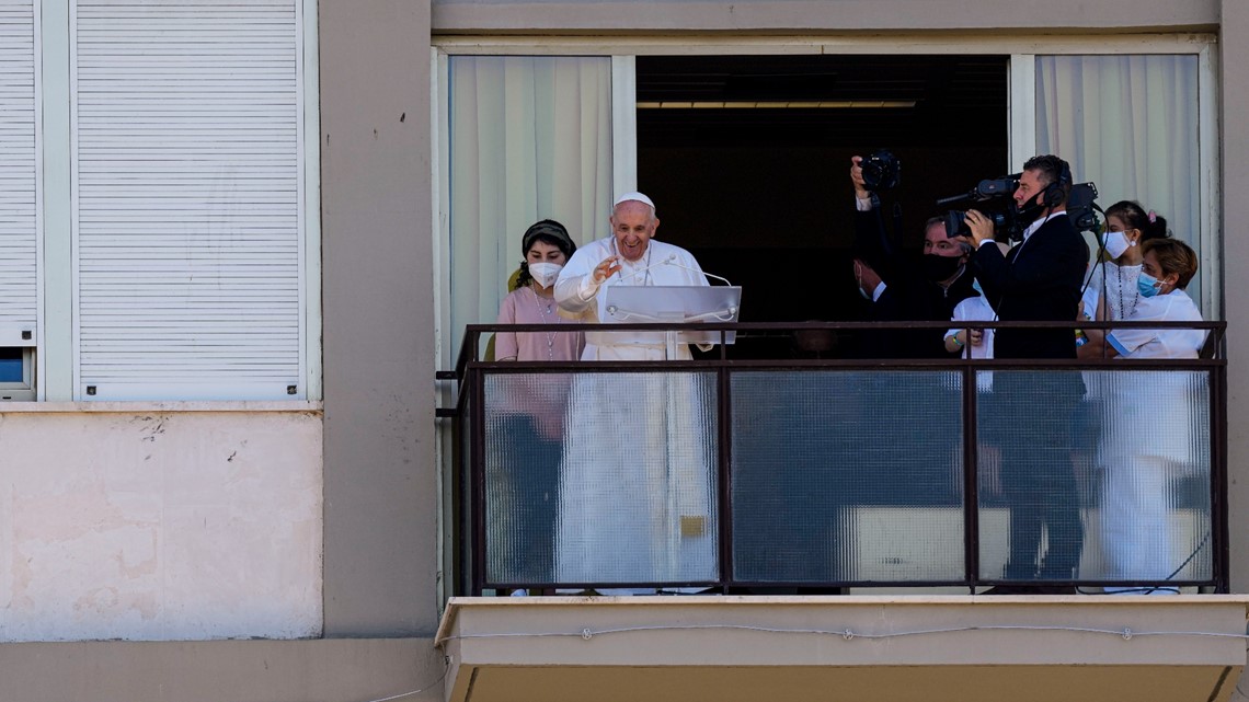 Pope Francis makes first appearance after intestinal surgery