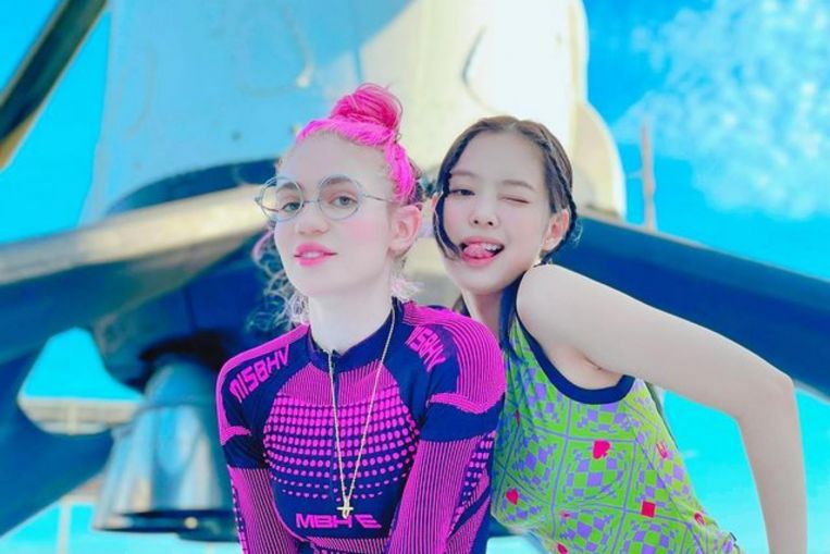 Blackpink’s Jennie and singer Grimes spark rumours with rocket photos, Entertainment News & Top Stories