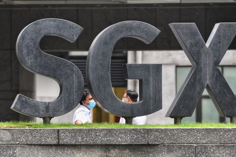 Singapore stocks start week lower amid regional decline, Companies & Markets News & Top Stories