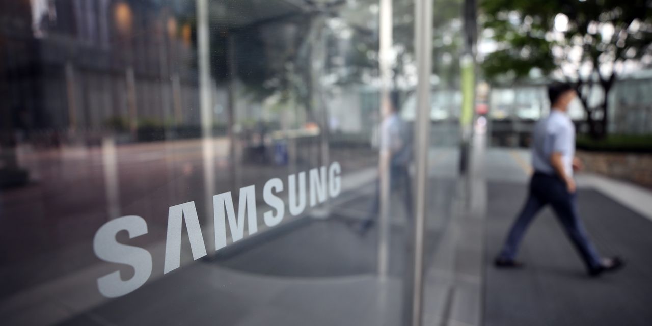 Samsung Takes Intel’s Chip-Seller Crown, but Bigger Showdown Looms