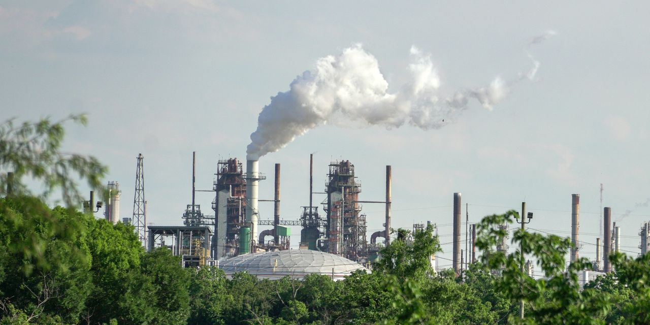 Exxon Considers Pledging ‘Net Zero’ Carbon by 2050