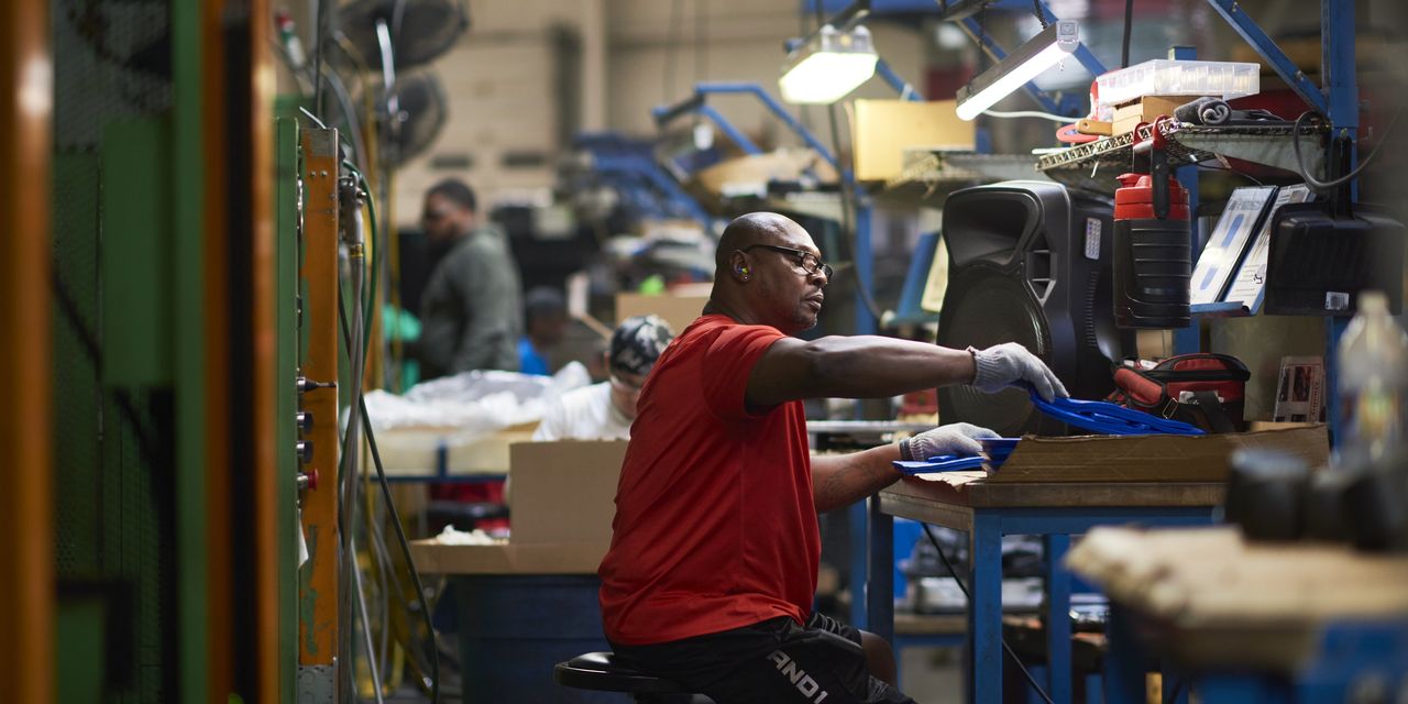 An Ohio Factory’s Test: Will Higher Wages Help More Than They Hurt?