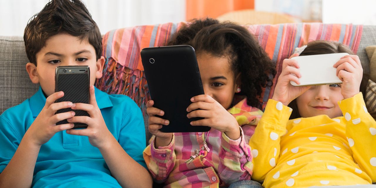 Your Child’s First Smartphone: A Guide to the Proper Age, Phone Type and Parental Controls
