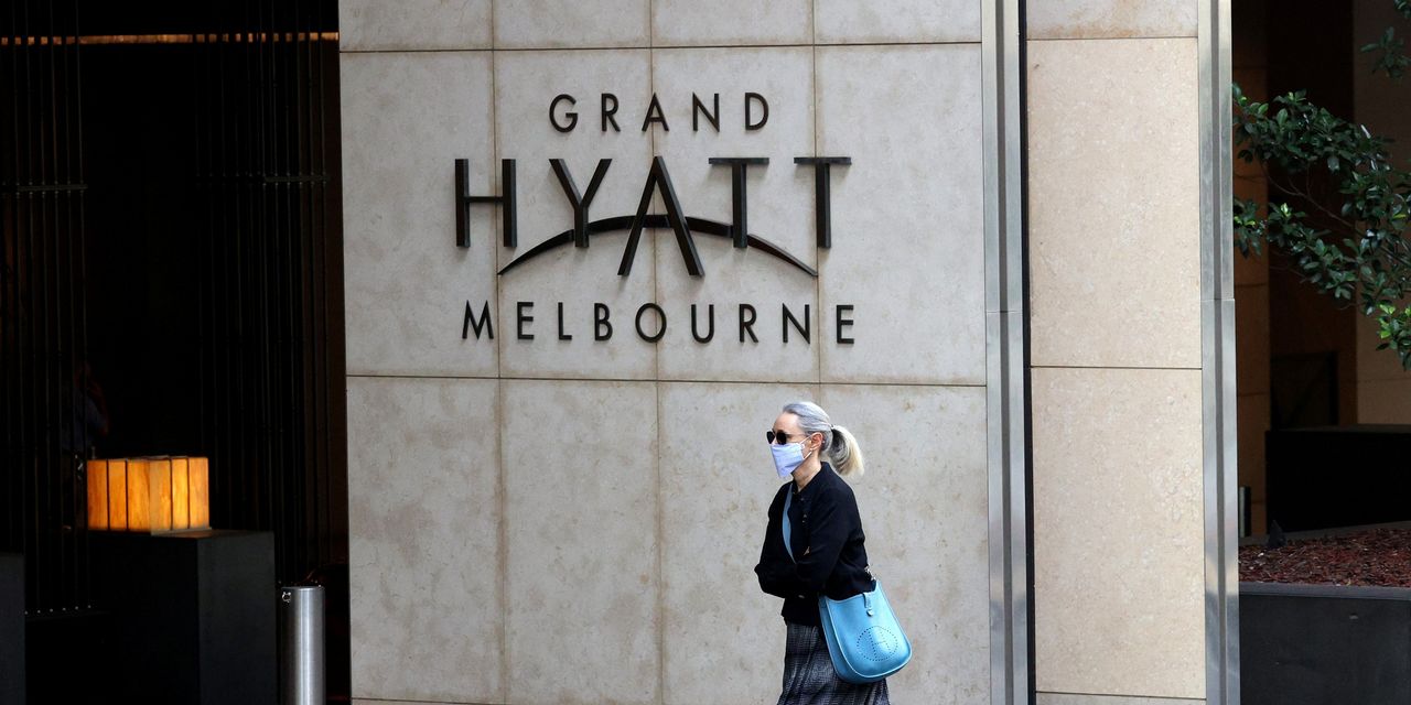Hyatt Plans to Buy Apple Leisure Group From KKR and KSL Capital for .7 Billion