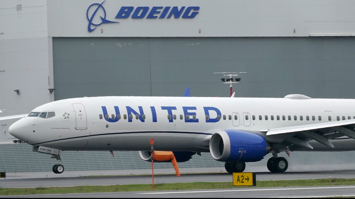 United Airlines to require employees to be vaccinated