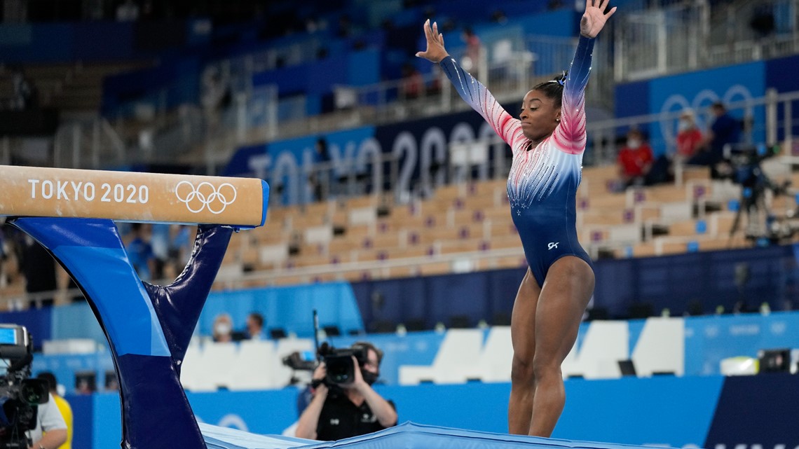 Biles sticks landing in Olympic balance beam