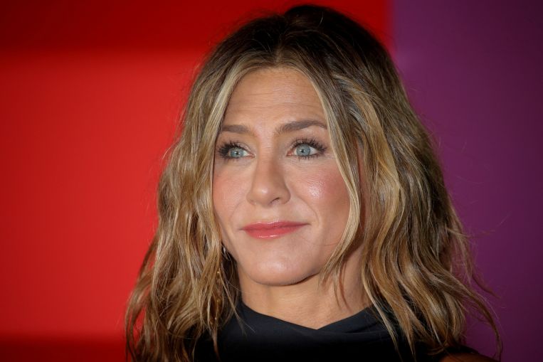 Jennifer Aniston defends decision to cut unvaccinated people from her life, Entertainment News & Top Stories