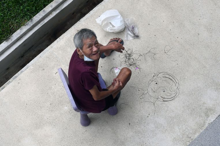 Unsung S’pore Icons: Retired hawker Y.L. Thien, 78, makes art out of fallen twigs, Life News & Top Stories