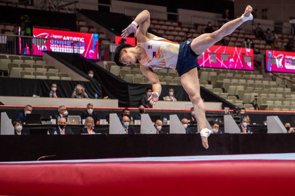 WATCH: Carlos Yulo dazzles in floor exercise routine at worlds