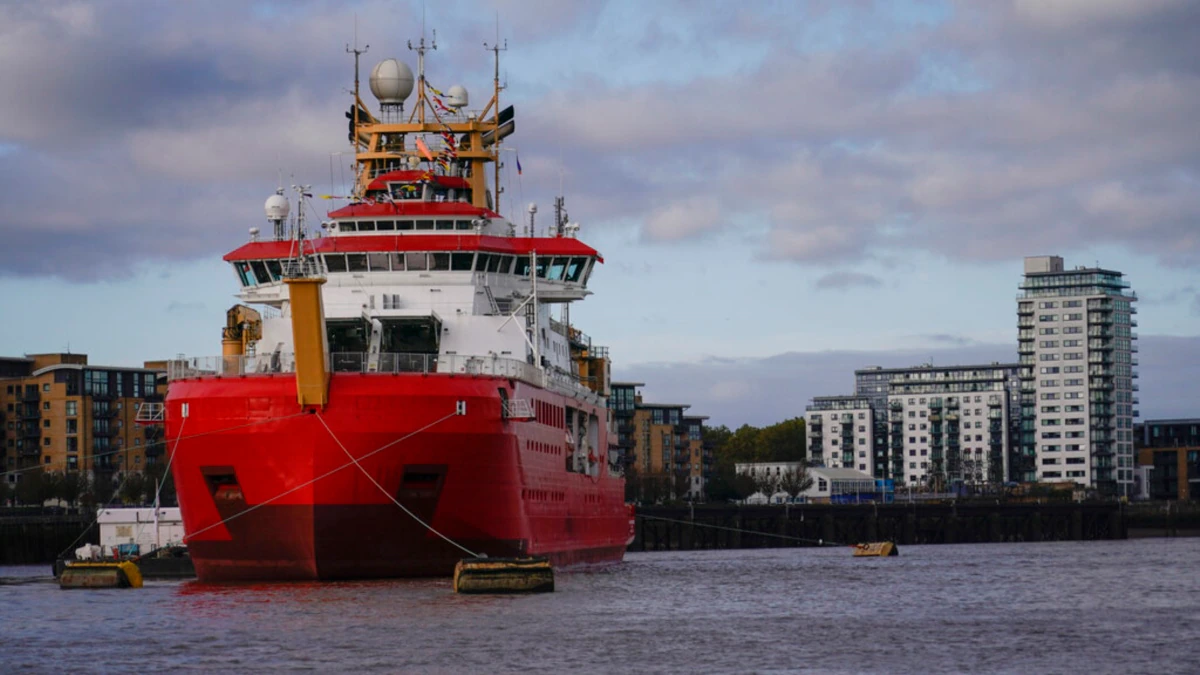 Climate Research Vessel Sails Into London 