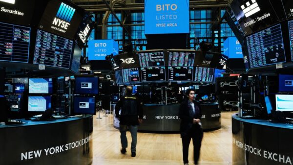 Stock Futures Waver Ahead of Big Tech Earnings