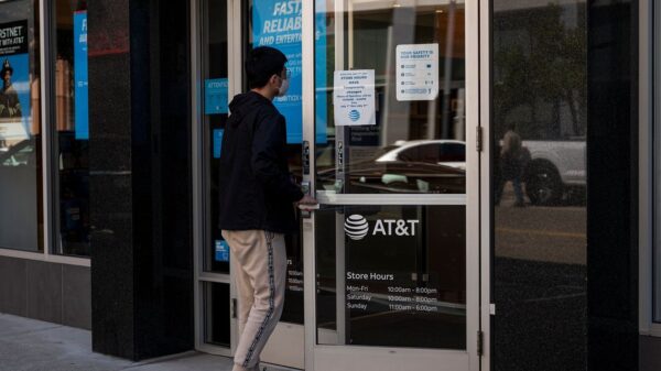 AT&T Wireless’s Gains Dwarf Shrinking Media Footprint