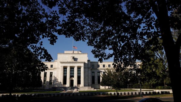 Fed Imposes New Restrictions on Officials’ Investment Activities