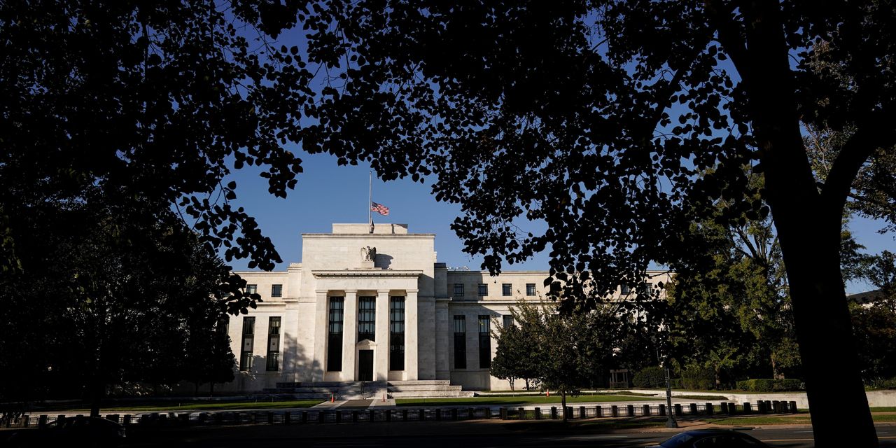 Fed Imposes New Restrictions on Officials’ Investment Activities