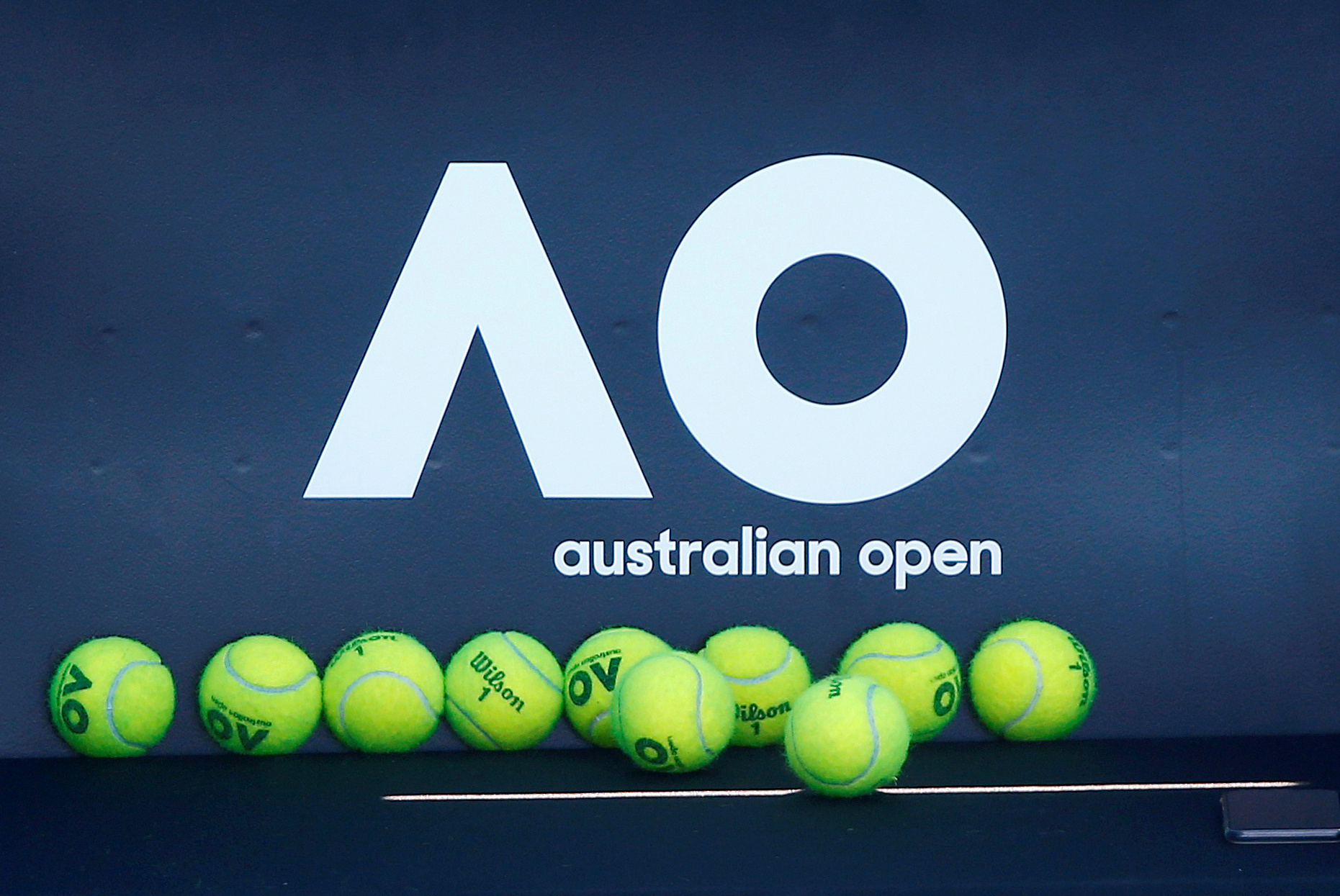 Australian Open tiptoes around vaccination minefield