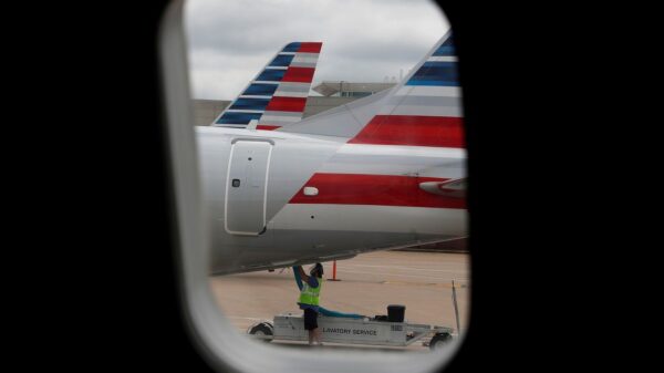 American Airlines Cancels Hundreds of Flights
