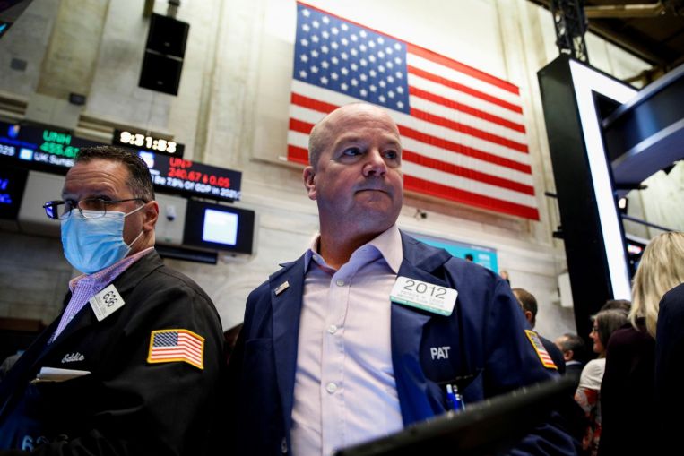 Dow, S&P 500 falls from records as Congress haggles, Companies & Markets News & Top Stories