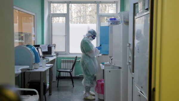 Moscow shuts most workplaces as COVID infections, deaths soar