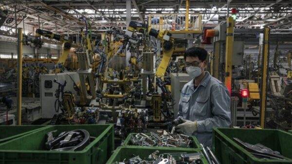 China’s factory activity shrinks for 2nd month in sign of economic woes ahead, Economy News & Top Stories