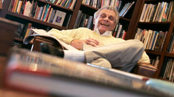 Mort Sahl, one of the first comedians to focus on politics, dies at 94