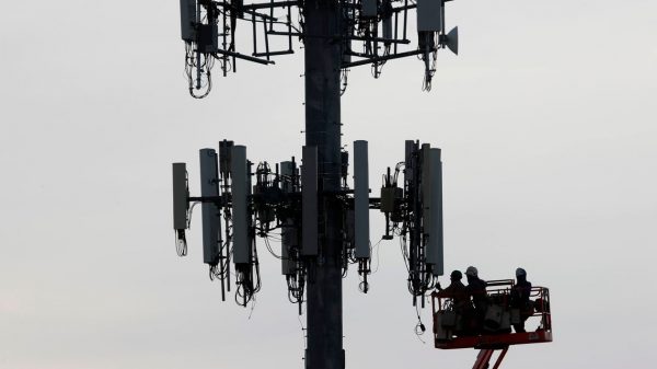 AT&T, Verizon Suggest 5G Limits to Break Air-Security Standoff