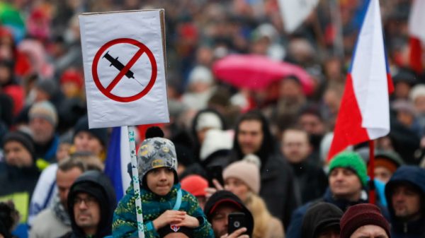 1000’s protest coronavirus restrictions in Czech capital