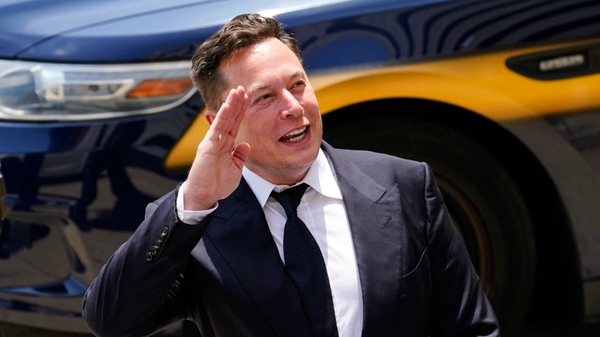 Musk Asks Twitter if He Should Sell 10% of His Tesla Stock 