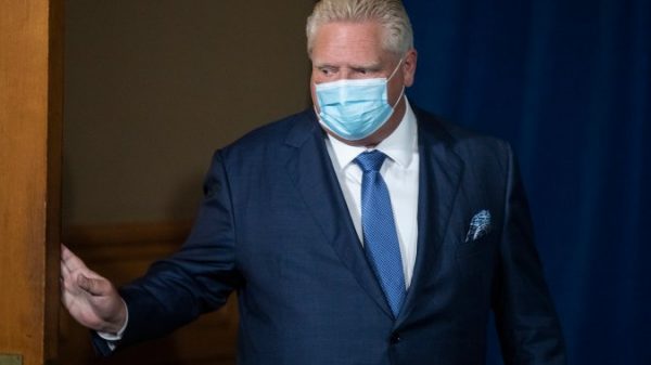 Doug Ford calls on feds for flight ban amid new COVID-19 variant detected in South Africa