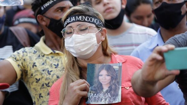 Brazil bids goodbye to country music star Marilia Mendonca, 26, who was killed in plane crash, Entertainment News & Top Stories