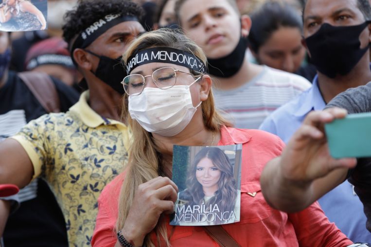 Brazil bids goodbye to country music star Marilia Mendonca, 26, who was killed in plane crash, Entertainment News & Top Stories