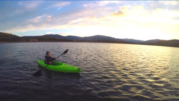 Colorado student kayaks to school during bus driver shortage