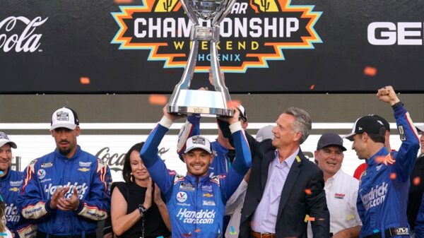 Larson wraps up comeback season with 1st NASCAR title